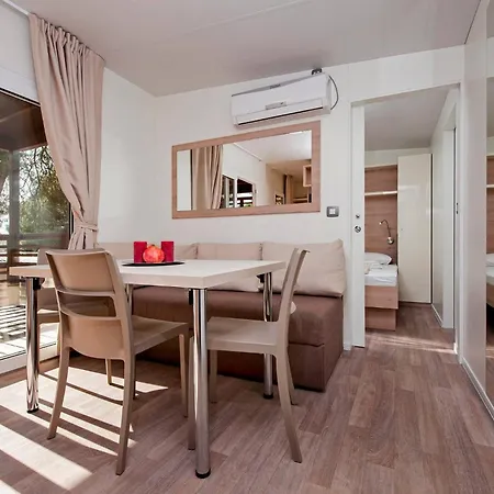 Eurocamp Mobile Homes At Porton Nature Hideouts Vakantiepark