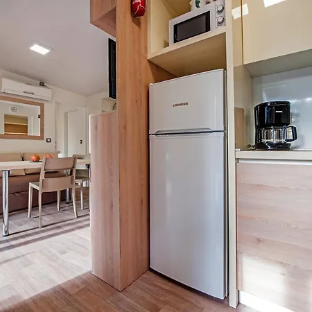 Eurocamp Mobile Homes At Porton Nature Hideouts Vakantiepark *