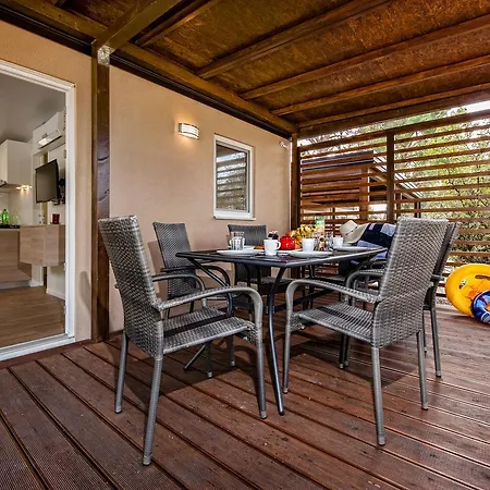 Eurocamp Mobile Homes At Porton Nature Hideouts منتزه العطل